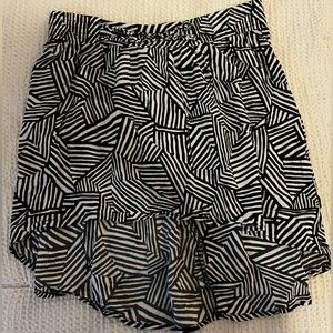 Black and White Pattern High Low Skirt by Mimi Chica Size Small Elastic Waist